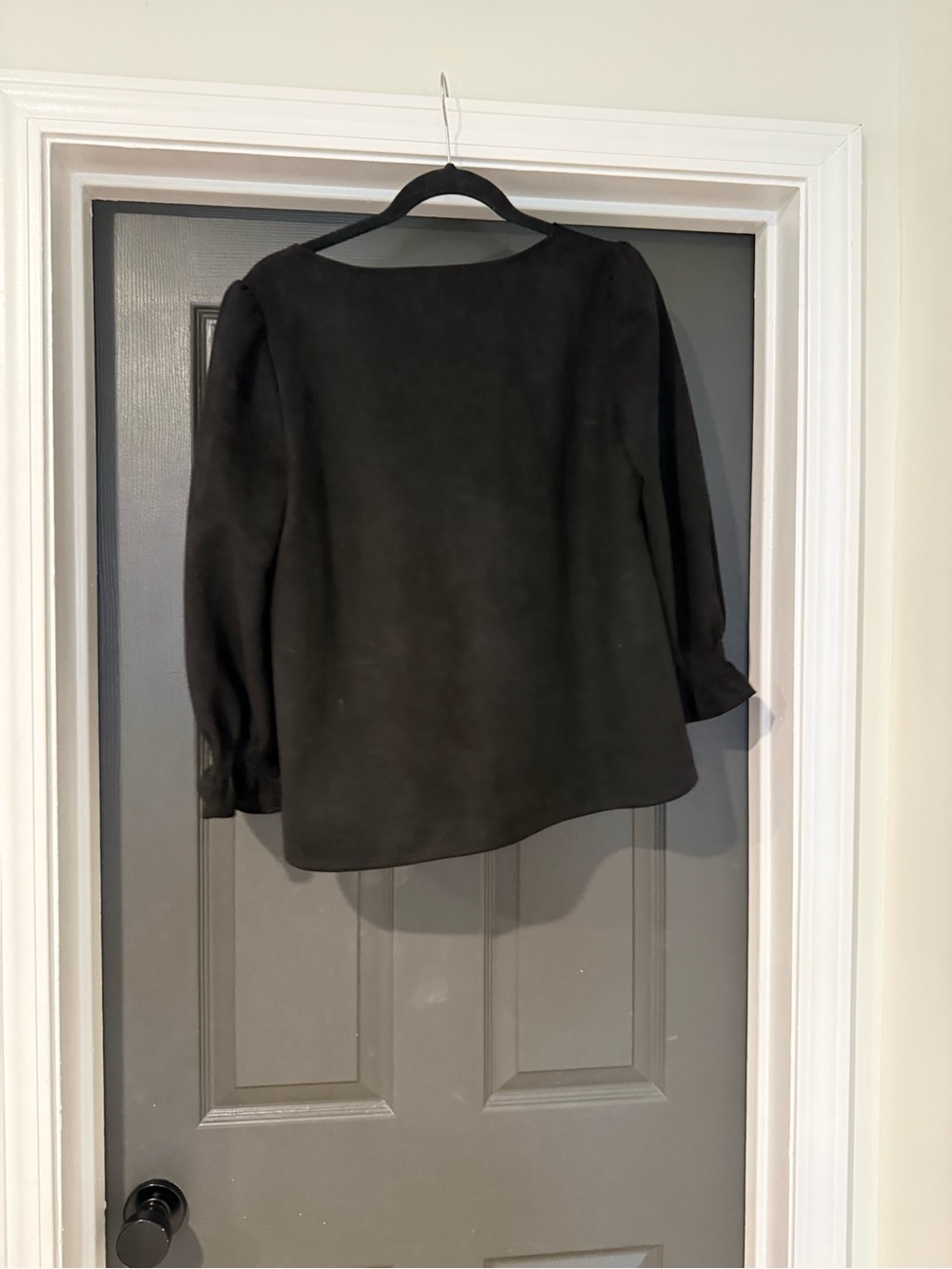 Tuckernuck Black Suede V-Neck Puff Sleeve Blouse Size medium - Picture 3 of 6